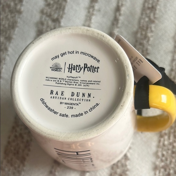 Hufflepuff Harry Potter Mug - Picture 3 of 3